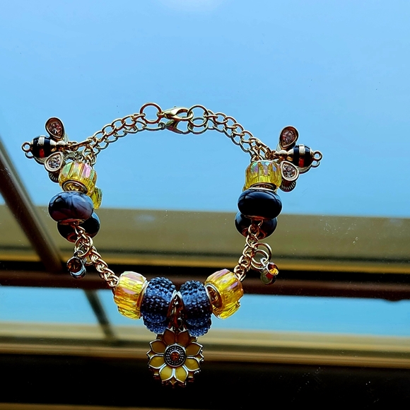 Elegant Gold and Blue Charm Bracelet - Picture 1 of 2